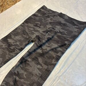 SPANX Gray Camouflage Leggings Size Small
